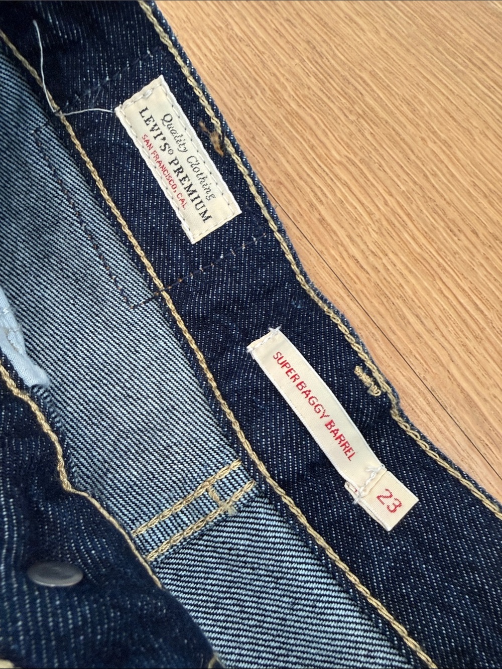 Levi’s Super Baggy Barrel Jeans - Picture 2 of 7